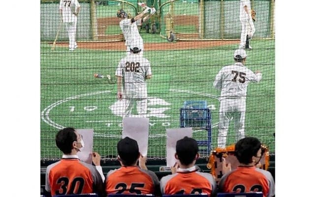 巨人坂本の“神対応”が未来を創出　障がい者野球チームと学童野球女子を招待