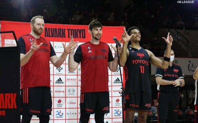 ロシター、カーク、サイズがそろってホーム開幕戦のヒーローに、フォア・ザ・チームを貫いてーー