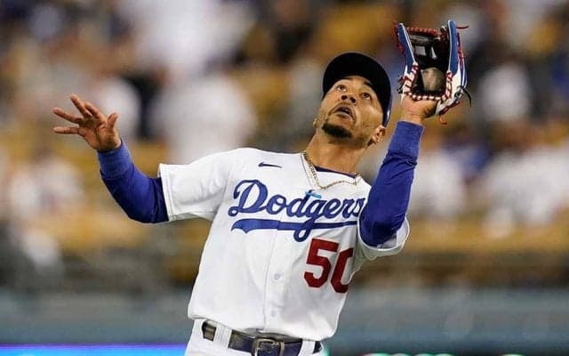 【MLB 地区S】くるりんぱ→143キロ“鬼返球”　どストライク大遠投が「ちょっと凄すぎて理解できない」