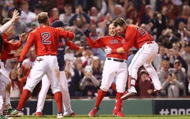 【MLB 地区S】Rソックス、リーグ優勝決定Sへ王手　バスケスが延長13回サヨナラ2ラン