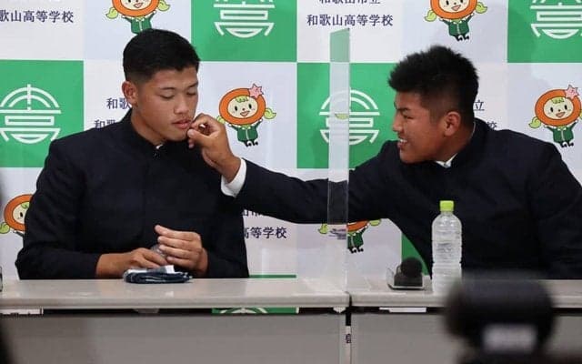 【ドラフト】DeNA1位の市和歌山・小園が「200勝したい」　同僚ロッテ1位松川は「びっくり」