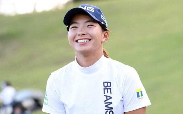 涙する渋野日向子と2度のハグ　復活Vを最初に祝福したペ・ソンウ「最善尽くそうと…」