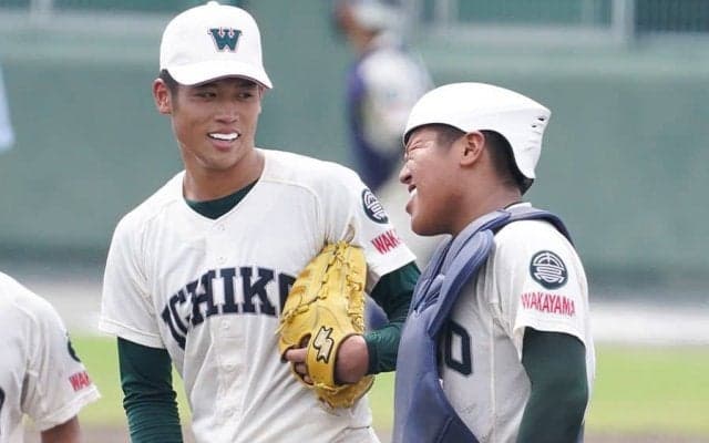 【ドラフト】市和歌山ドラ1コンビは「カップルかよ」　会見中の“イチャイチャ”が「かわいすぎ」