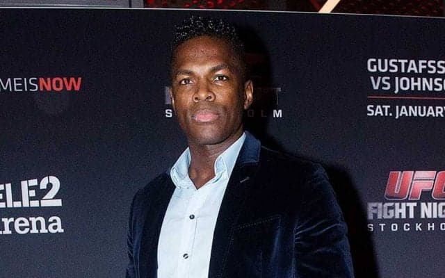 K-1ボンヤスキーが結婚していた　美人妻と見つめ合うウェディング2ショット公開