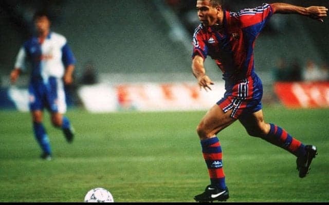 「この頃のスピードは無敵」“怪物”ロナウドがバルセロナで見せた60m独走ゴールから25年