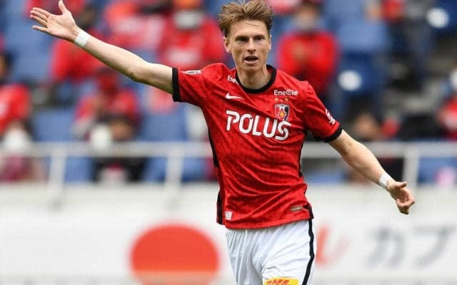 「重要な勝ち点3！」浦和FWユンカーが日本代表戦をスタジアム観戦、ともに観戦したトーマス・デンは複雑「結果は不運だった…」