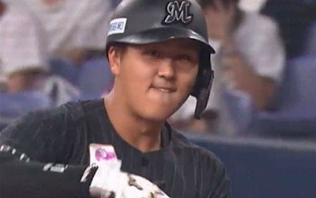 ロッテナインがそろって“謎のポーズ”　ファンの妄想広がる「納豆ねばねば打線か！」