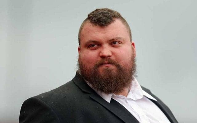 体重158kgの屈強ボディ　元UFC王者も霞む“世界最強の男”に反響「デカい」「凄い1枚」