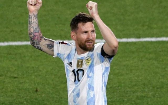アルゼンチン代表を称える巨大な壁画が完成!メッシやディ・マリアらがサインを書き込む