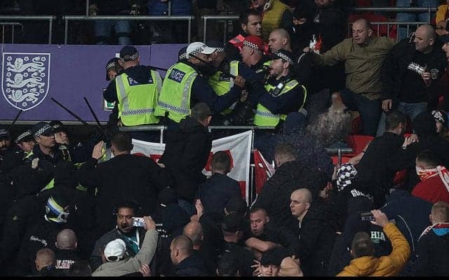 ハンガリーサッカー連盟、イングランド戦で暴動を起こした自国サポーターへの制裁を発表