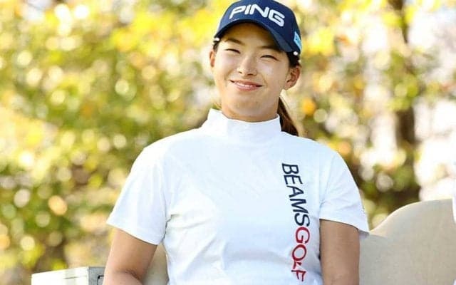 渋野日向子、カメラに応えた“抜群のサービス精神”に称賛「いつも期待を裏切らない」