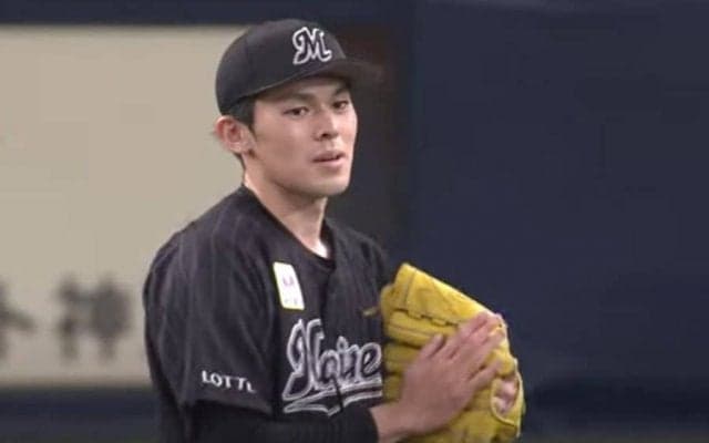 朗希もニッコリ…　二塁打阻止した超美技にファン興奮「スカッとしてたまらん」