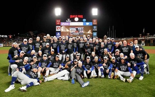 【MLB】ドジャースが進出も…9回2死ラスト1球の“微妙スイング判定”に米物議「振ってない」
