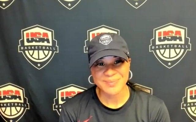 東京2020金メダル女子アメリカ代表、ドーン・ステイリーHCがサウスカロライナ大学と25億円超え巨額複数年契約更改