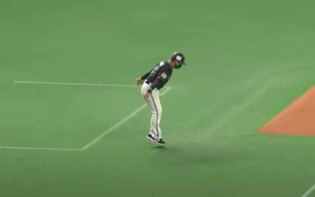 コーチがまさかの“ブレイクダンス”　キレある動きにファン「笑いが止まらん」