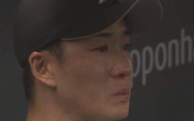 日本ハム斎藤佑樹、ラスト登板後にベンチで号泣　勝負の7球で四球…栗山監督の労いに