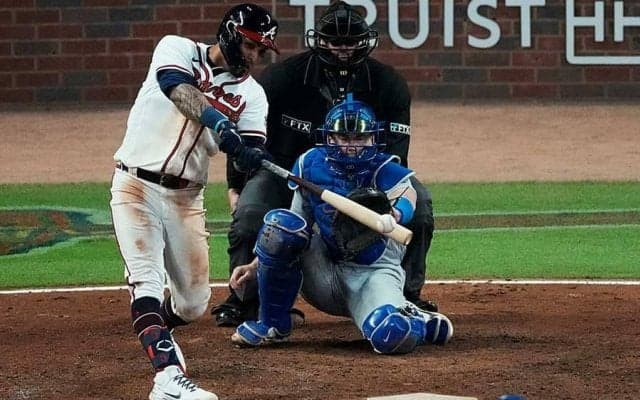 【MLB 優勝決定S】ブレーブスが劇的サヨナラで2連勝！　8回に2点差追いつき、9回にロサリオが決勝打