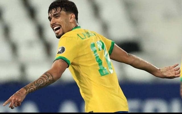 リヨンMFパケタが“ノールック”でアウトサイドスルーパス！ブラジル人らしいテクに釘付け