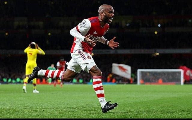 アーセナルがラカゼットの土壇場弾で劇的ドロー…古巣凱旋のヴィエラ監督は目前で勝利を逃す《プレミアリーグ》