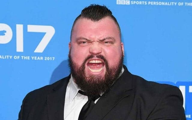 パンチングマシーンがぶっ壊れた　世界最強の男、怪力すぎる一撃に海外衝撃「狂気だ」