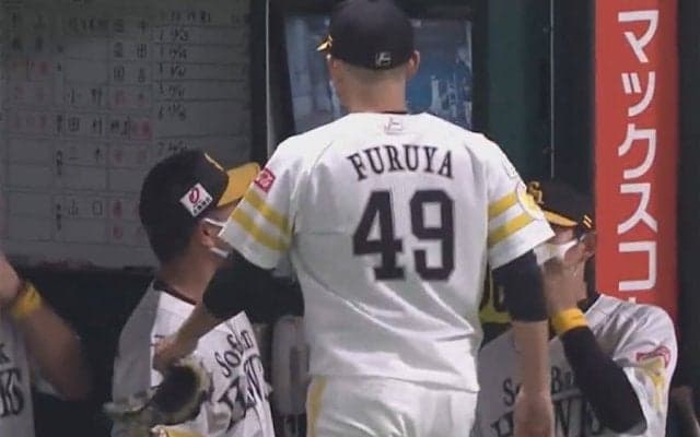 鷹の投手交代で“珍プレー”発生　板東がコールされるも古谷が登場、場内は困惑