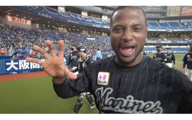 ロッテ佐々木朗希「朝、金縛りに…」　広報カメラしか撮れない“M点灯の舞台裏”が話題