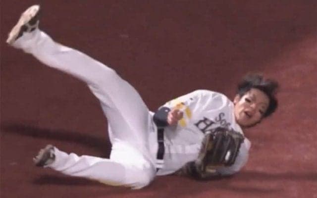 「これぞプロ」　鷹柳田のフェンス激突美技→走者釘付け“好返球”が「まじかっこいい」