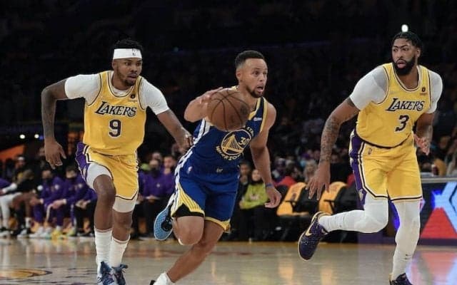 ウォリアーズが敵地でレイカーズを破り開幕戦白星…カリーがトリプルダブルを記録