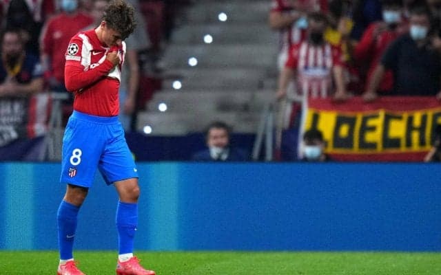 良くも悪くも主役になったグリーズマン、2得点後のフィルミノへの\"顔面\"スパイクで一発退場に