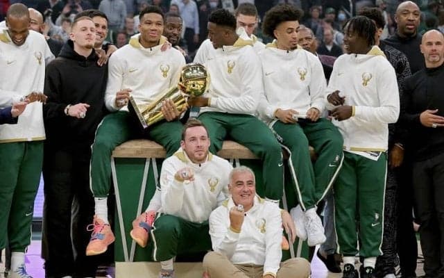 NBAの歴史に名を刻んだバックスのアデトクンボ「このバナーは永遠に残るものなんだ」