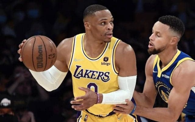 逆転で敗れたレイカーズ、ウェストブルックについてボーゲルHC「時間が必要」