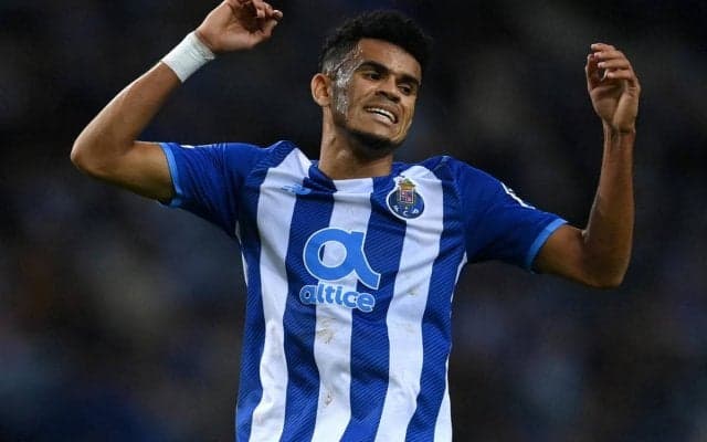 狙い通り?不思議トラップからの決勝点でミランを撃破、タレミとルイス・ディアスが抜群の得点感覚を見せる