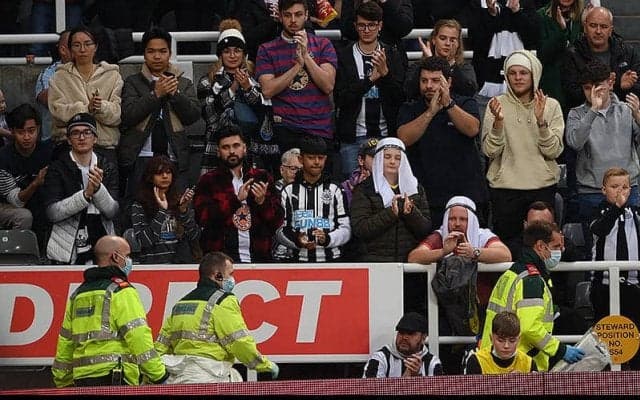 スパーズ戦で昏倒したニューカッスルファンの家族が実名で感謝の思い伝える!　現在は自力歩行可能なほど回復