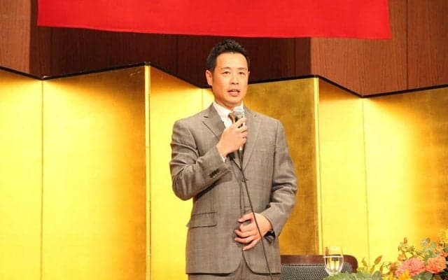 巨人・亀井善行が引退会見　決断は5月、股関節など故障に耐え「完治することがなかった」