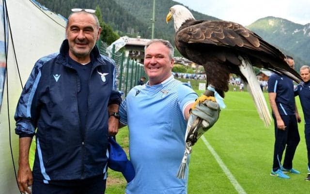 ラツィオ名物の“鷲”を10年以上操った鷹匠の男性が突如解雇…SNSで出回った動画が原因