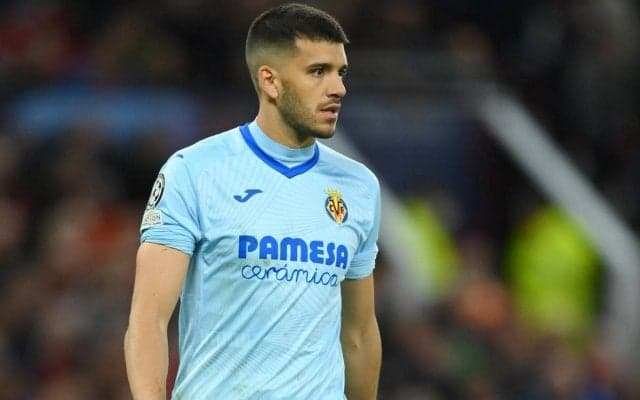 「男はボールと融合した」顔面ブロックのビジャレアルGK、シュートが顔にめり込む