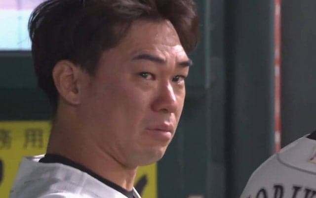 引退の長谷川ヘッスラ→甲斐弾　涙“競演”にファン感動「全プロ野球ファンが泣いた」