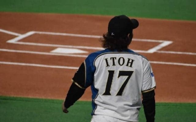 日ハム・伊藤 「６度目の正直」ならずも、敵ファンから称賛された今季引退・長谷川への敬意とは