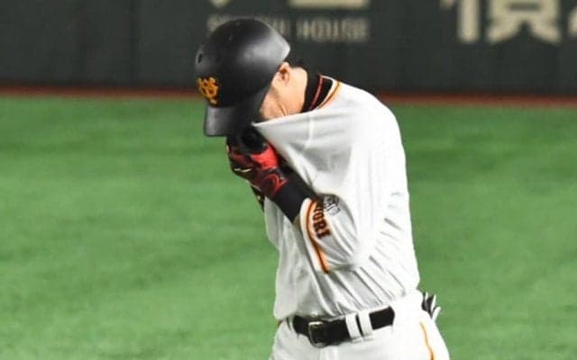 巨人・亀井善行に原監督から粋な計らい　代打で三ゴロ、右翼の守備に就いてから交代