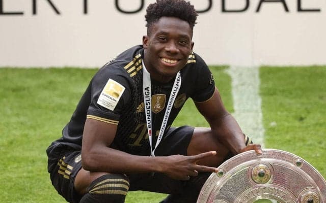 「デイビス草」『FIFA22』でメッシを引き当てたバイエルンのA・デイビスが狂喜乱舞