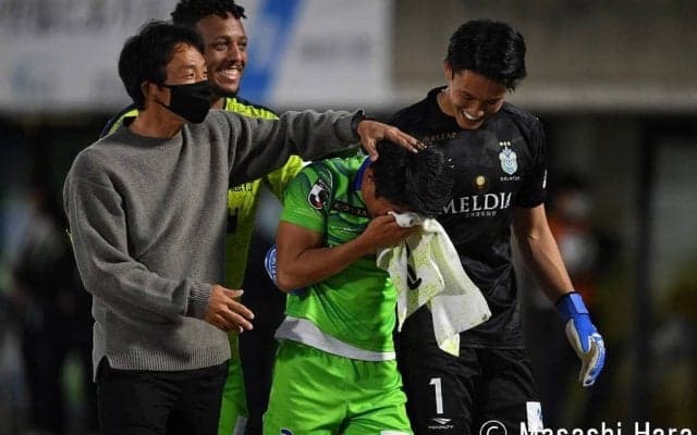 【J1分析】89分に決まった湘南・山田直輝の逆転弾と試合終了後の石原広教の姿【横浜FCVS湘南ベルマーレ】「止まらない涙、1つになった湘南」(2)