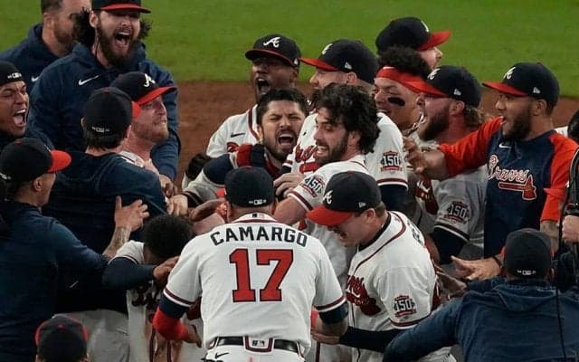 【MLB 優勝決定S】ブレーブス、22年ぶりWS進出　V弾のロサリオは松井秀喜らに並ぶシリーズ最多14安打