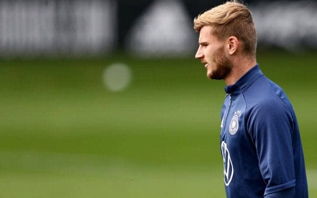 大量リードの試合中も険しい表情のヴェルナー、スタッフからの差し入れも拒否