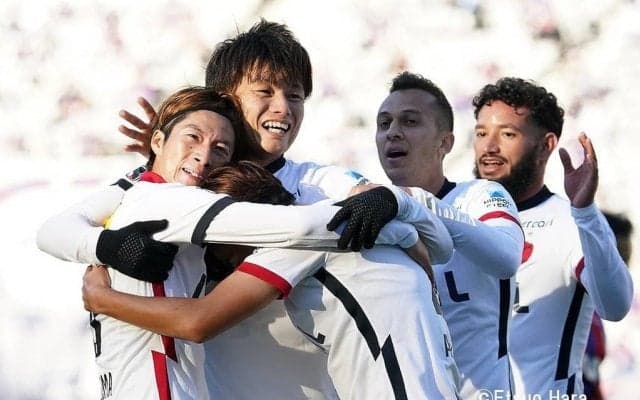 【FC東京VS鹿島アントラーズ】感情爆発！鹿島・土居聖真が思わず抱きつく上田綺世「まず、試合に勝たなければいけない」　原悦生PHOTOギャラリー「サッカー遠近」