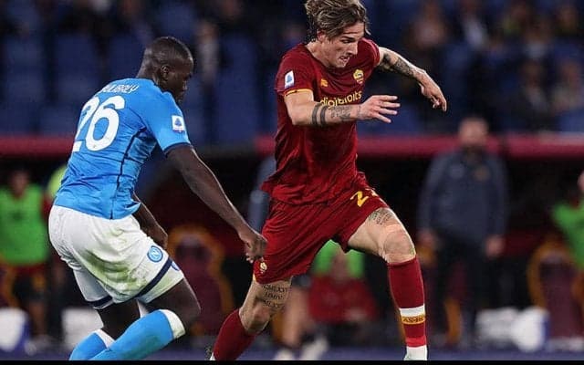 指揮官共に退席となった太陽デルビーはゴールレス! ホームで意地見せたローマがナポリの開幕連勝を「8」でストップ《セリエA》