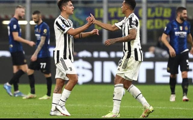 ディバラの終盤PK弾でイタリア・ダービーはドロー決着《セリエA》