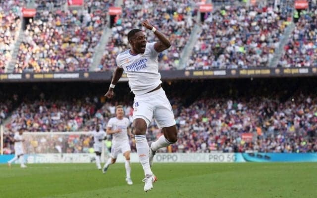 試合後にロナルド・クーマン監督襲撃事件も…｢クラシコ｣バルセロナ対レアル・マドリードはレアルの4連勝！(2)バルセロナは「クラブを超えた存在」であり続けられるか