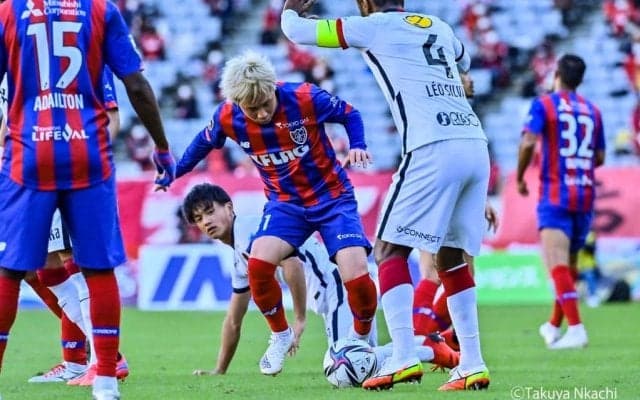 【日本サッカーの未来を拓く鍵】育成組織充実の首都クラブは長友佑都らベテランに学ぶべし【鹿島アントラーズvsFC東京から見えたもの】(3)