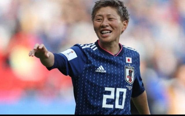 トランスジェンダー公表の元なでしこFW横山久美がプロポーズ成功！ピッチに跪き交際女性に想いを告げる