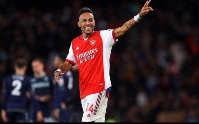 オーバメヤンが愛車のランボルギーニを再びイメチェン！今度は大理石風デザインに